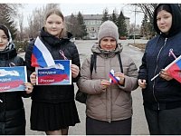 Ершовские активисты Движения Первых популяризируют российский триколор