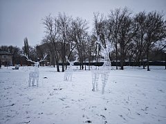 В Ершове  МКУ «Благоустройство» проводит работы по поддержанию порядка и созданию праздничной атмосферы в городе