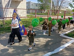 В Ершове в детском саду «Машенька» прошел парад дошколят в честь Дня Победы