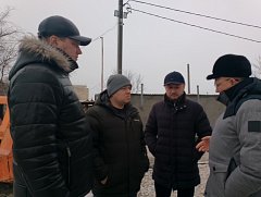 Областной депутат и глава Ершовского района посетили объект строительства