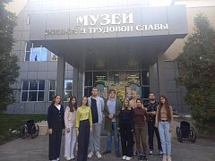 По приглашению депутата Ивана Бабошкина ершовские школьники побывали с экскурсией в областном центре