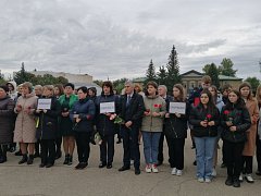 28 сентября на центральной площади г. Ершова прошел митинг памяти жертв Ижевска