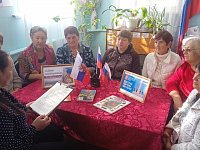 В КЦСОН Ершовского района провели информационно-патриотическую беседу ко Дню воссоединения с Россией 
