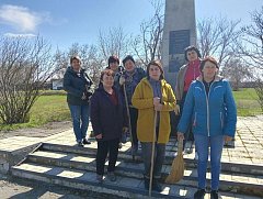 Ершовские сельчане провели совместный субботник по благоустройству памятных мест