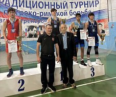 Ершовские борцы на соревнованиях в Волгограде завоевали серебро и бронзу