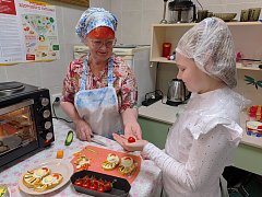 «Завтрак со вкусом доброты» приготовили в ершовском центре соцобслуживания