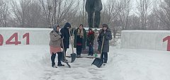 Ко Дню защитника Отечества в Ершовском районе приводят в порядок памятники