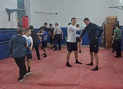 Ершовских школьников обучают приемам борьбы и самбо