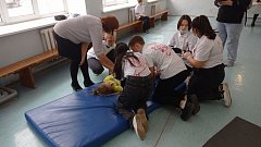 Ершовские школьники соревновались в умении спасать жизнь