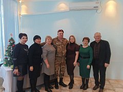 В Ершове прошла встреча командира 99 полка с семьями участников СВО