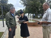 В Ершове представитель полиции и общественник провели акцию ко Дню солидарности в борьбе с терроризмом