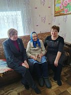 В с. Орлов-Гай глава Ершовского района Светлана Зубрицкая посетила семью мобилизованного и ветерана ВОВ