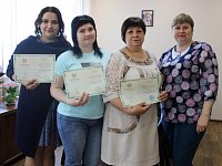 В Центре соцобслуживания населения Ершовского района состоялось вручение удостоверений о повышении квалификации