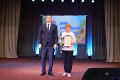 В Ершове сегодня торжественно чествовали социальных работников
