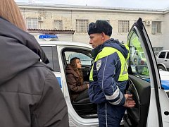 Полицейские провели профориентационное мероприятие для учеников школы № 3 г. Ершова