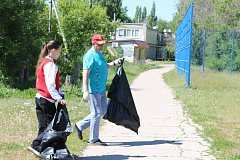 В Ершове Первые приняли участие в юннатском субботнике