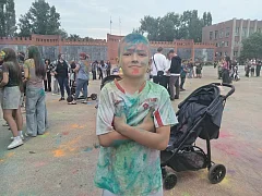 Фестиваль красок раскрасил площадь Ершова