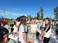 В ершовском лагере «Дельфин» прошло яркое мероприятие «Праздник Нептуна»