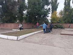 В Ершове продолжаются субботники