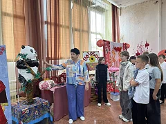 С большим интересом ершовцы посещают выставку в районном Доме культуры