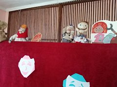 В дни школьных каникул в Доме детского творчества г. Ершова прошла премьера кукольного спектакля