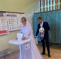 В Ершове в день бракосочетания молодожены пришли на выборы
