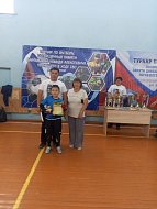 Из Озинок ершовские футболисты вернулись с первым местом, наградами и комплектом новой спортивной формы