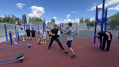 Спорт, энергия и вдохновение: в Ершове прошла зарядка со стражем порядка