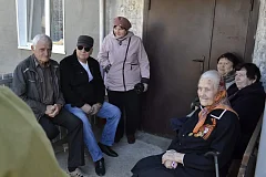 В Ершове работники культуры дали концерты на дому для тружеников тыла