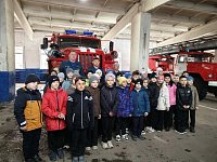 Ершовские второклассники побывали в пожарной части накануне профессионального праздника