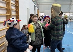 Теплый праздник ко Дню инвалидов: в Ершове прошел фестиваль «МЫ вместе»