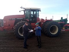 Техника Ершовских сельхозпредприятий проходит технический осмотр