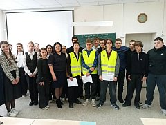 С ершовскими подростками проводят профилактические беседы «Мото-Вело-Сим»