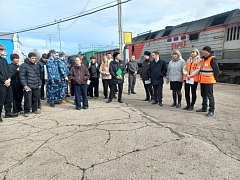 За кулисами железной дороги и правопорядка: участники Движения Первых познакомились с работой железнодорожной станции Ершов и Линейного отдела полиции