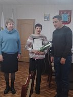 Глава Ершовского района накануне праздника всех мам встретилась с матерями бойцов, находящихся в зоне СВО