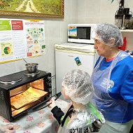 Ершовцы двух поколений совместно пекли тульский пряник по ГОСТУ Советского Союза