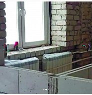 В посёлке Новосельском Ершовского района продолжается капитальный ремонт здания участковой больницы.