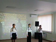 Ершовские школьники поздравили работников ООО «МТС «Ершовская»