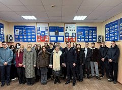 Полицейские провели профориентационное мероприятие для учеников школы № 3 г. Ершова