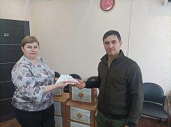 Сотрудники Ершовского КЦСОН собрали для военнослужащих гуманитарный груз
