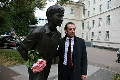 К 90-летию великого артиста выходит книга «Саратов: счастливые дни Олега Табакова»