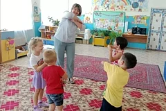 Юных читателей Ершовского района пригласили на познавательно-развлекательную программу «Живет повсюду красота»