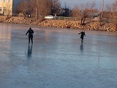 В Ершове открыт сезон ледовых видов спорта