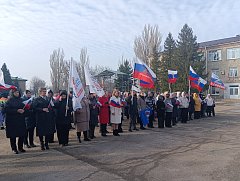 Митинг в честь воссоединения Крыма с Россией собрал ершовцев на главной площади