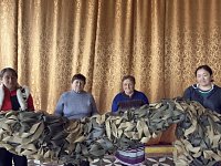 Сила в единстве: жители ершовского села объединились для плетения маскировочных сетей