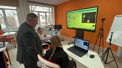 Николай Панков подарил ершовским школьникам спортивный инвентарь