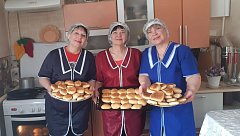 «Посылки добра» для бойцов СВО подготовили  соцработники из ершовского села