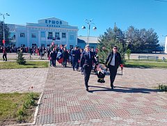 На площади им.Г.К.Жукова в г. Ершове прошел торжественный митинг, посвященный Дню Победы