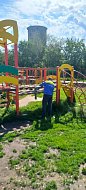 В Ершове продолжается ремонт детских игровых площадок