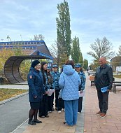 Ершовские общественники и юные друзья полиции помогают полицейским проводить антинаркотическую акцию